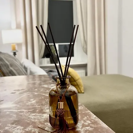 Emerald Art Maison - 94 M2, 2 Bedrooms, 2 Bathrooms, Riverside Old Town דירה *