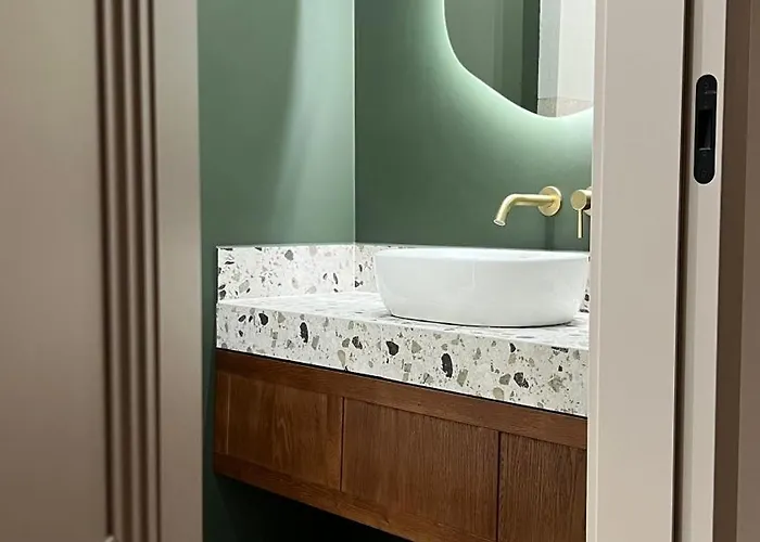 Emerald Art Maison - 94 M2, 2 Bedrooms, 2 Bathrooms, Riverside Old Town דירה