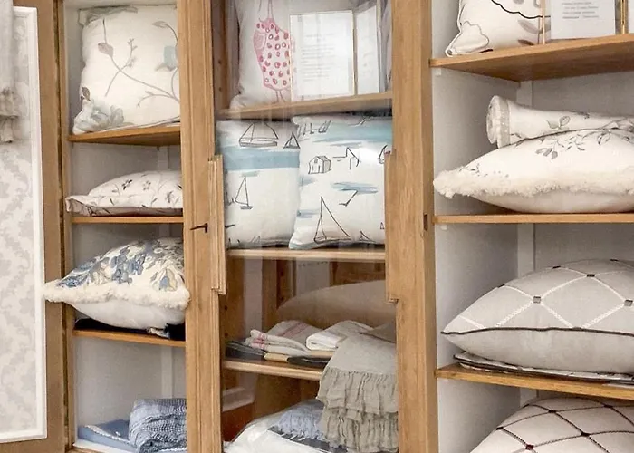 Emerald Art Maison - 94 M2, 2 Bedrooms, 2 Bathrooms, Riverside Old Town