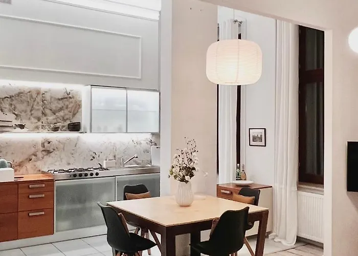 דירה Emerald Art Maison - 94 M2, 2 Bedrooms, 2 Bathrooms, Riverside Old Town