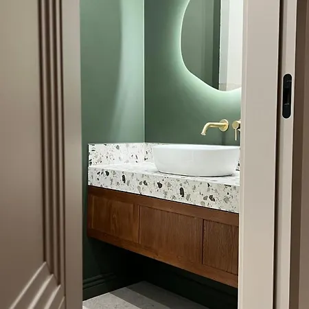 Emerald Art Maison In A Restored Historic Townhouse Riverside Old Town 公寓