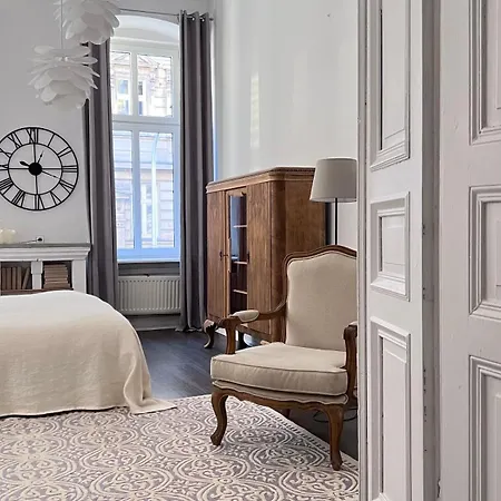 Emerald Art Maison - Self Check-in Boutique *