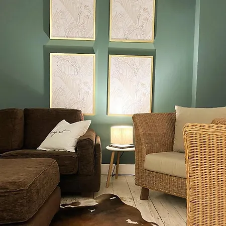 Emerald Art Maison - Self Check-in Boutique