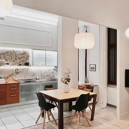 Apartment Emerald Art Maison - 94 M2, 2 Bedrooms, 2 Bathrooms, Riverside Old Town