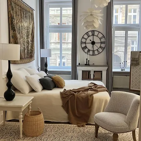 Emerald Art Maison In A Restored Historic Townhouse Riverside Old Town 公寓 *