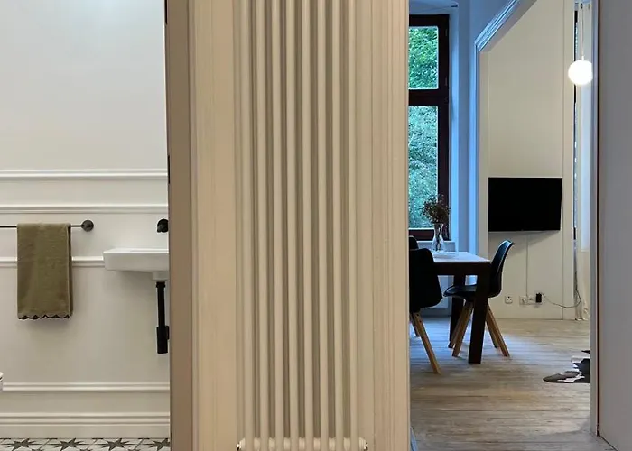 Emerald Art Maison - 94 M2, 2 Bedrooms, 2 Bathrooms, Riverside Old Town