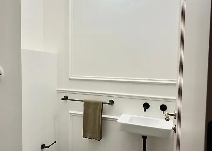 Emerald Art Maison - 94 M2, 2 Bedrooms, 2 Bathrooms, Riverside Old Town * Vratislav