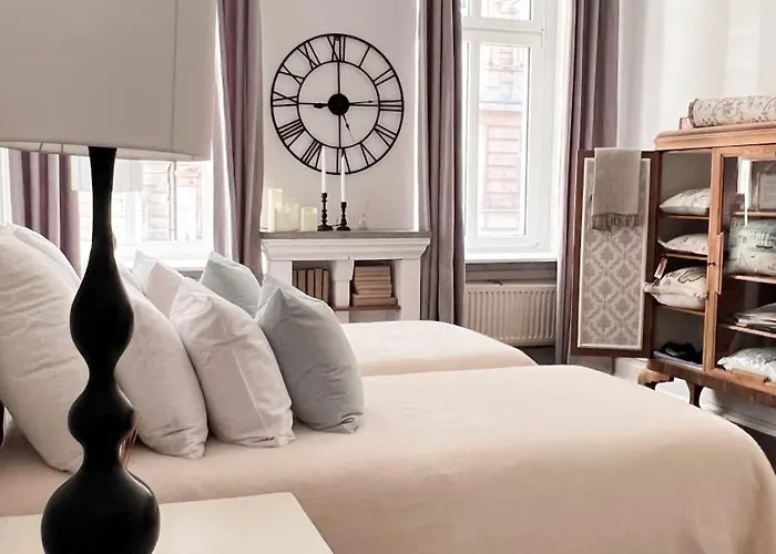 Emerald Art Maison - 94 M2, 2 Bedrooms, 2 Bathrooms, Riverside Old Town